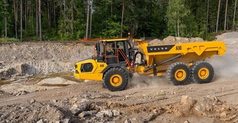 沃尔沃A30铰接式卡车配备耐用的悬架系统，可提供出色的稳定性与长久的耐用性