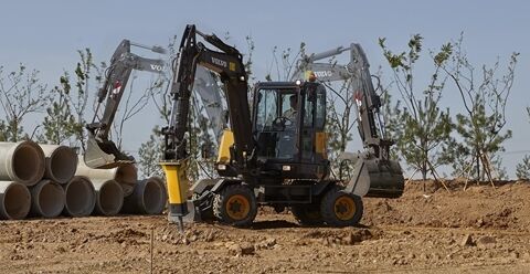 volvo-feature-compact-excavator-ew60-cn4-versatility-boosted-performance-2324x1200