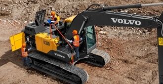volvo-benefit-crawler-excavator-ec220-cn4-easy-servicing-2324x1200