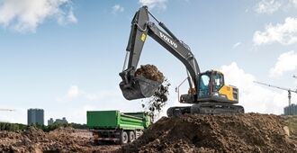 volvo-benefit-crawler-excavator-ec220-cn4-proven-engine-technology-2324x1200