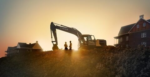 volvo-feature-crawler-excavator-ec220-cn4-at-your-service-easy-servicing-2324x1200