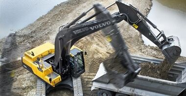 volvo-benefits-crawler-excavator-ec300d-t2-increased-power-2324x1200
