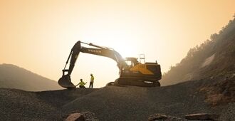 volvo-benefit-crawler-excavator-ec300-cn4-get-the-most-from-your-machine-2324x1200