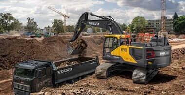 volvo-benefit-crawler-excavator-ec300-cn4-more-fuel-efficiency-2324x1200