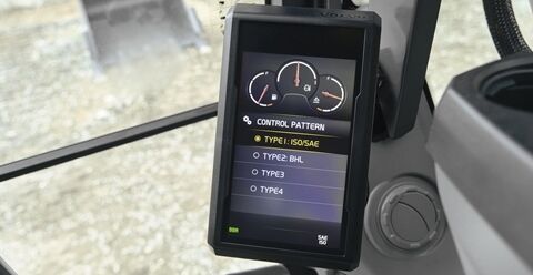 volvo-feature-crawler-excavator-ec300-cn4-more-responsiveness-more-fuel-efficiency-2324x1200