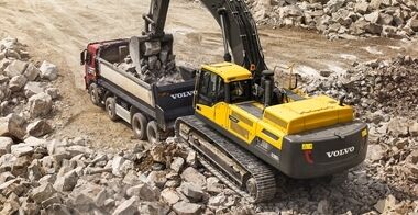 volvo-show-crawler-excavator-ec380d-t2-2324x1200