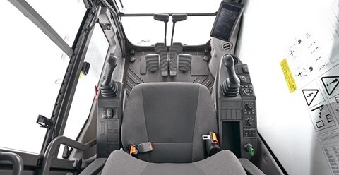volvo-feature-crawler-excavator-ec400-cn4-industry-leading-cab-service-with-speed-2324x1200