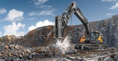 hero image of the ec400 hydraulic hammer cn4 crawler excavator