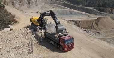 volvo-benefits-crawler-excavator-ec480d-t2-fuel-efficiency-2324x1200