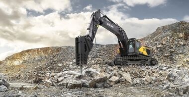 volvo-benefit-crawler-excavator-ec550-hammer-cn4-18-percent-more-fuel-efficiency-2324x1200