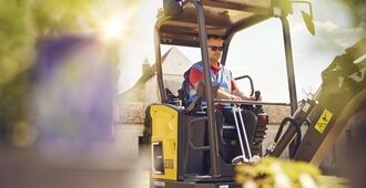 volvo-benefit-compact-excavator-ecr18-electric-unrivalled-operator-experience-2324x1200