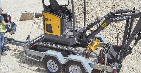 volvo-features-compact-excavator-ecr18e-transport-with-ease-compact-by-design-2324x1200