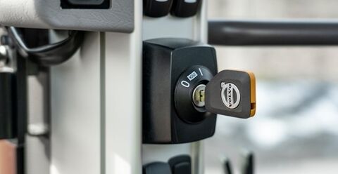 Volvo L150-L260 wheel loader main switch close up