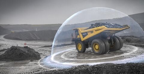 沃尔沃R100自卸卡车在恶劣天气下运行，提供更大程度的保护。