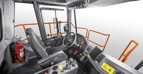 沃尔沃R100刚性自卸卡车驾驶室配备空气悬浮式操作员座椅、可倾斜伸缩方向盘等。