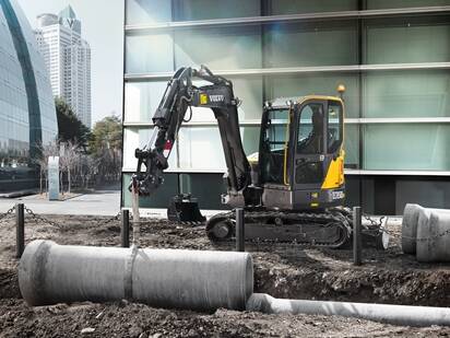 沃尔沃小型挖掘机ecr58d t3