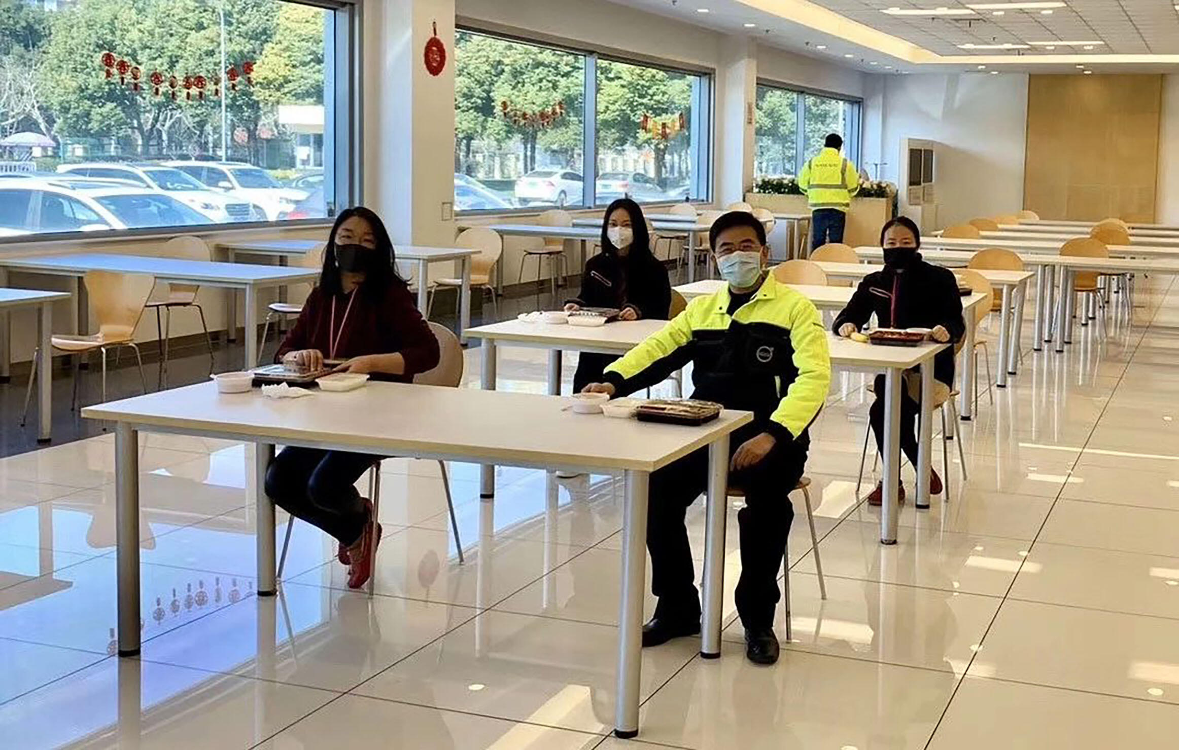 员工分批分时就餐