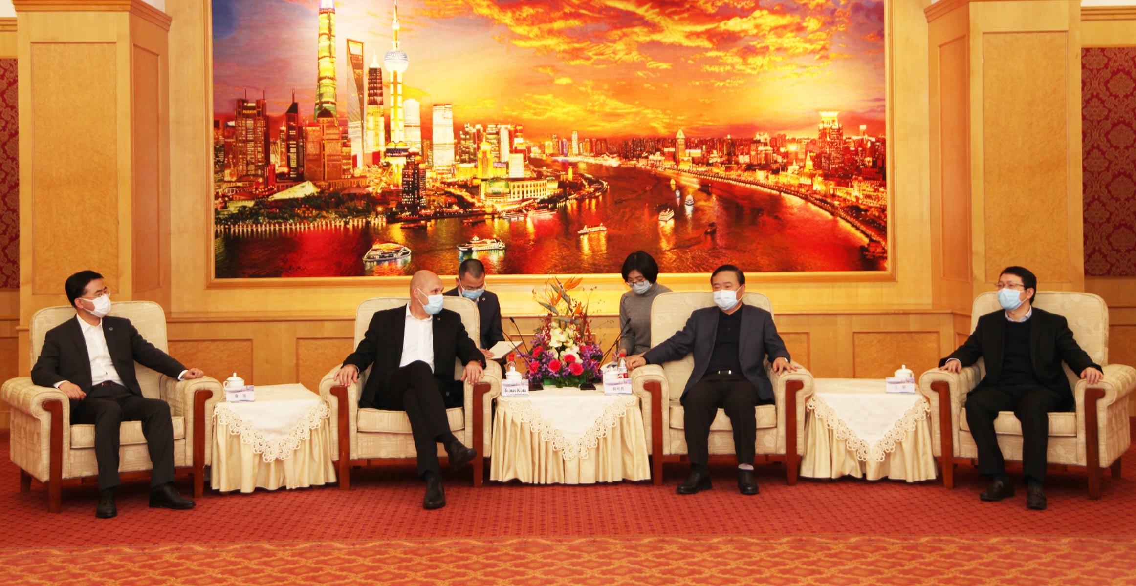 浦东新区人民政府代表与国产乱老熟妇吃嫩草-国产毛片精品一区二区色欲黄A片-国产不卡av电影在线-91精品国产91久久久无码色戒-亚洲福利在线观看公司代表进行会谈