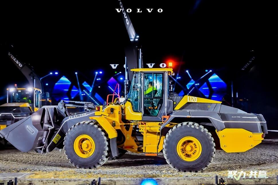 沃尔沃L120电动装载机