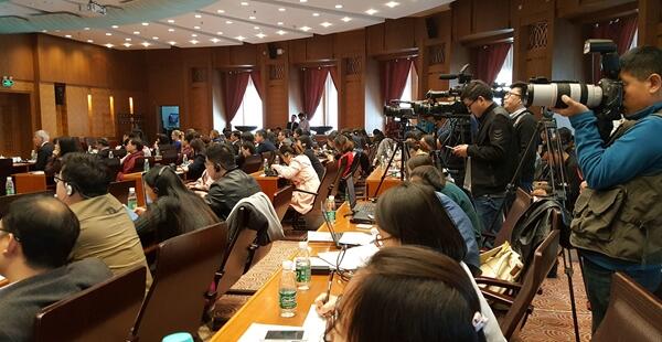 来自政界、学界、商业界等社会各界嘉宾180余人出席会议